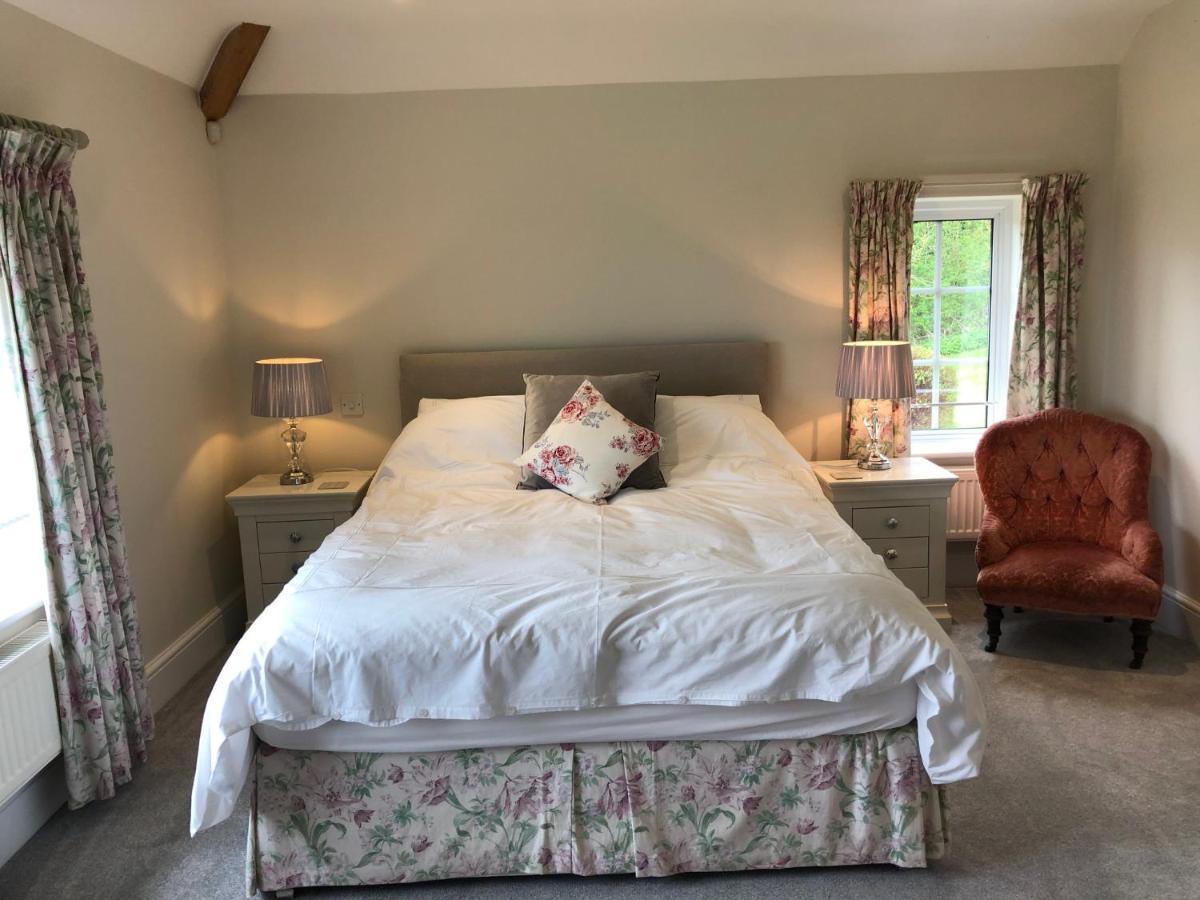 Whiteways Farmhouse Buckland Newton Exterior foto
